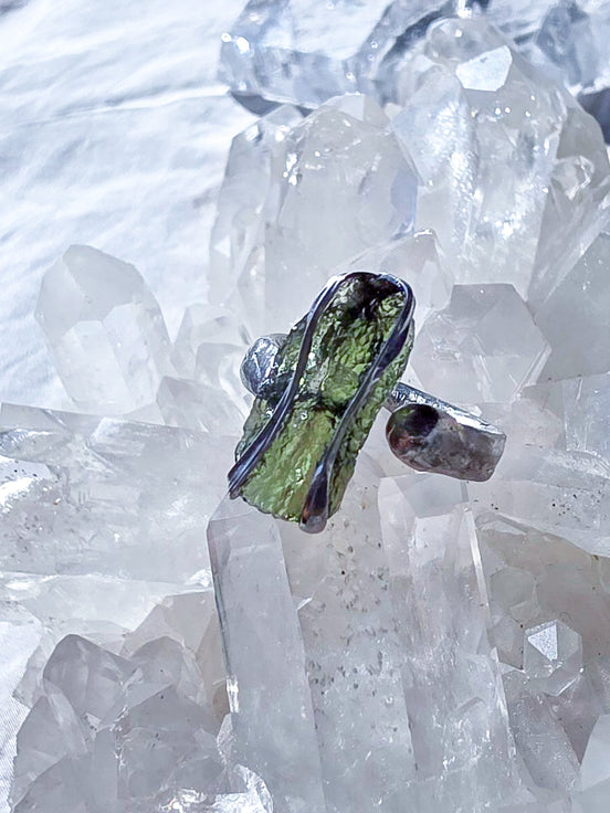Raw Moldavite Ring, 0.85 g, Chlum