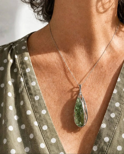 Moldavite Pendant, 4.71g, Nesměň