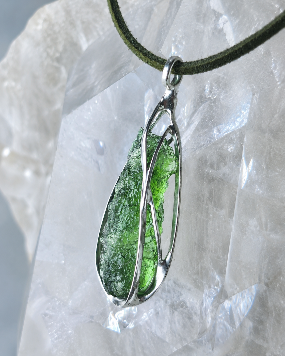 Moldavite Pendant, 4.71g, Nesměň