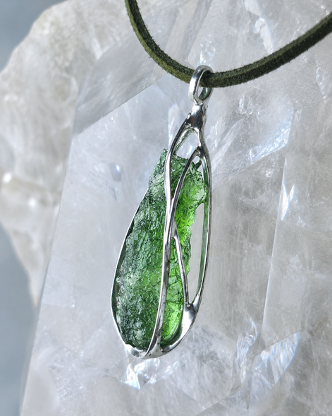Moldavite Pendant, 4.71g, Nesměň