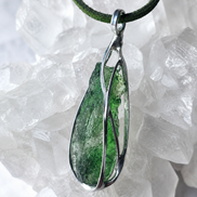 Moldavite Pendant, 4.71g, Nesměň