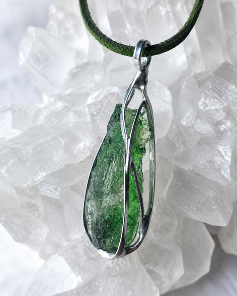 Moldavite Pendant, 4.71g, Nesměň