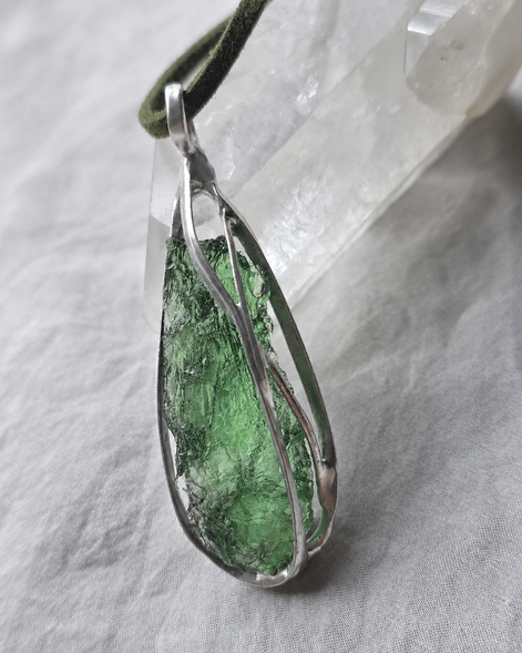 Moldavite Pendant, 4.71g, Nesměň