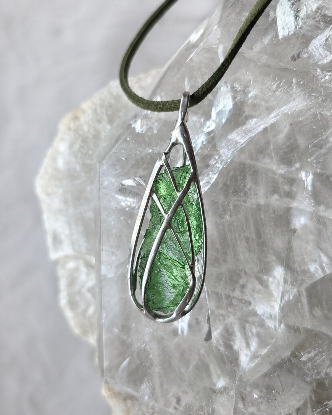 Moldavite Pendant, 4.71g, Nesměň