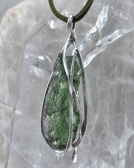 Moldavite Pendant, 4.71g, Nesměň