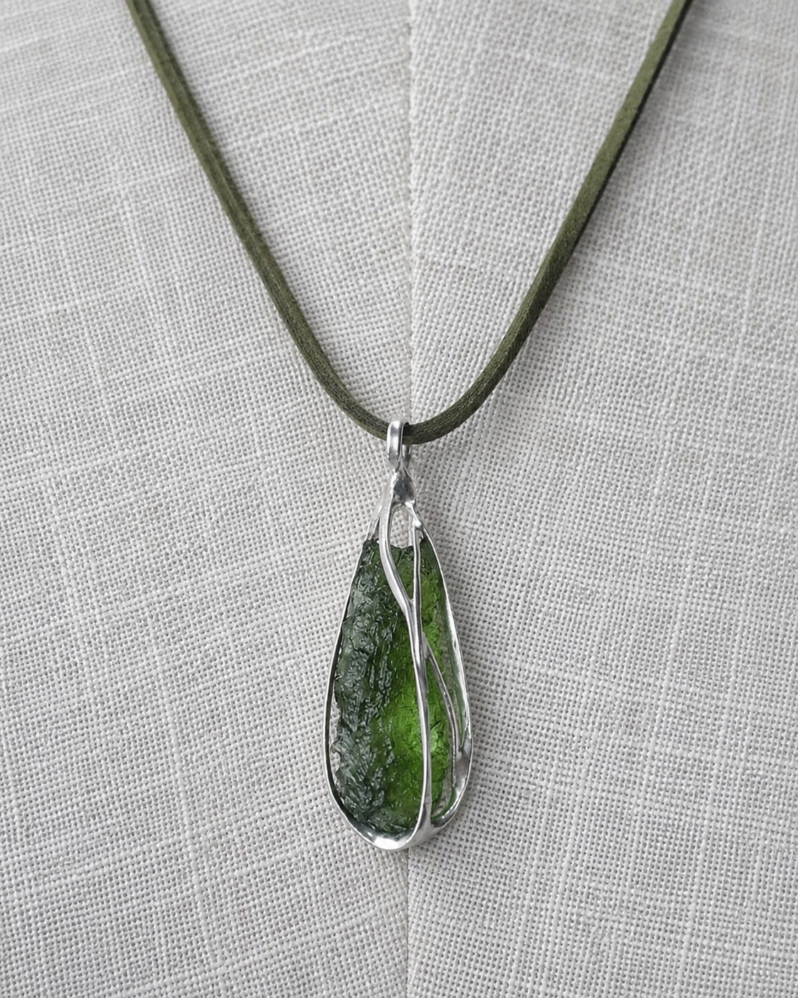Moldavite Pendant, 4.71g, Nesměň