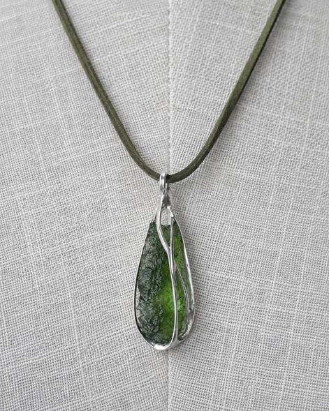Moldavite Pendant, 4.71g, Nesměň