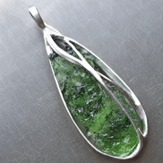 Moldavite Pendant, 4.71g, Nesměň
