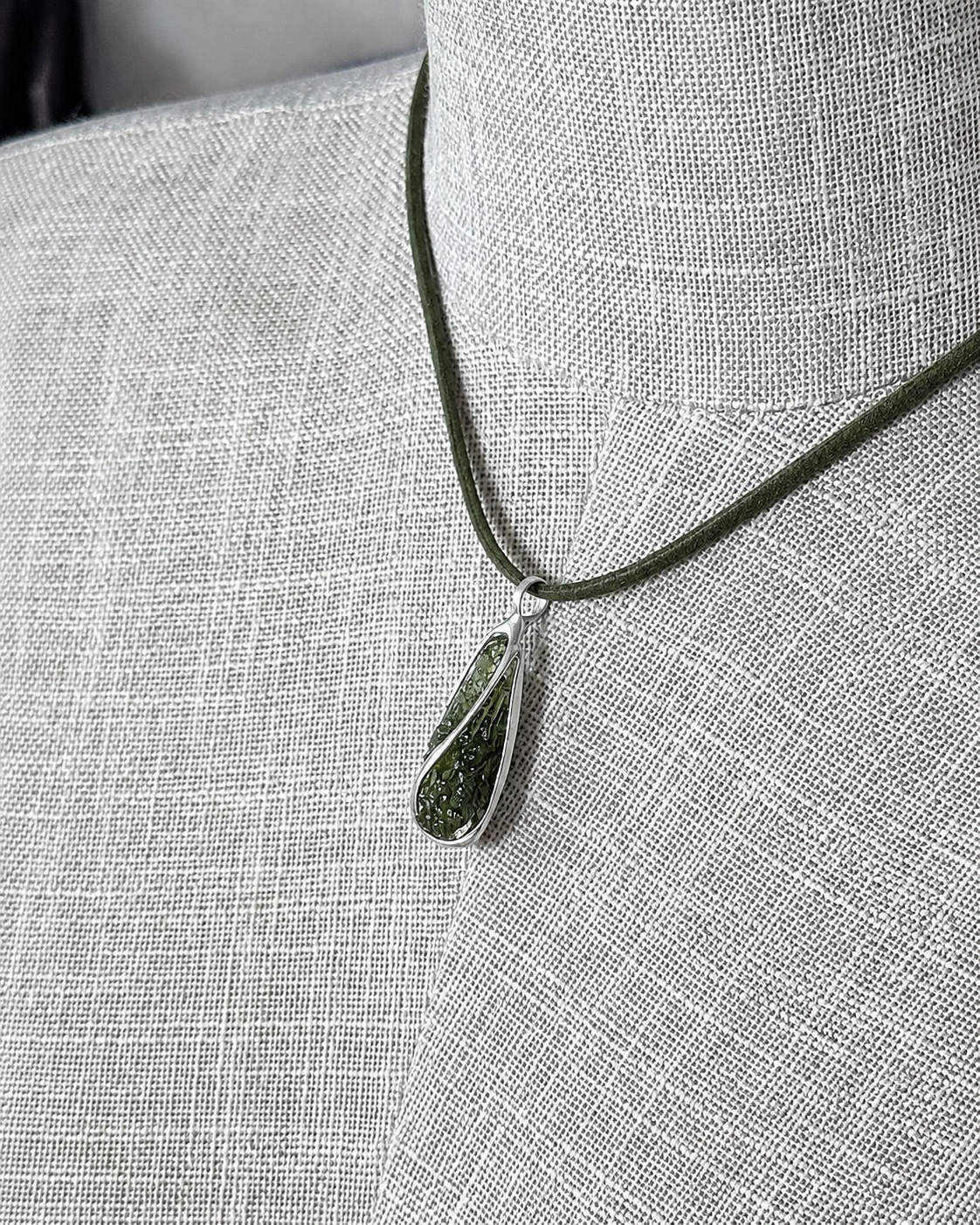 moldavite pendant featuring a 2.8 g from Nesměň, hand-set in a lead-free tin alloy