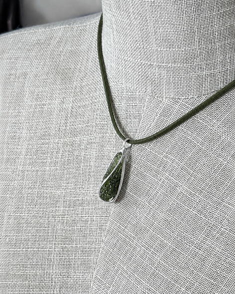 moldavite pendant featuring a 2.8 g from Nesměň, hand-set in a lead-free tin alloy