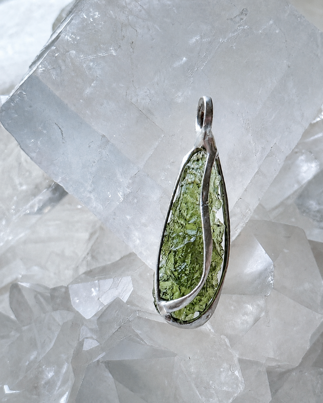 moldavite pendant featuring a 2.8 g from Nesměň, hand-set in a lead-free tin alloy