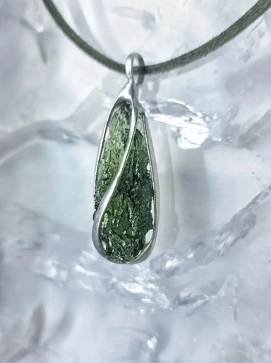 moldavite pendant featuring a 2.8 g from Nesměň, hand-set in a lead-free tin alloy