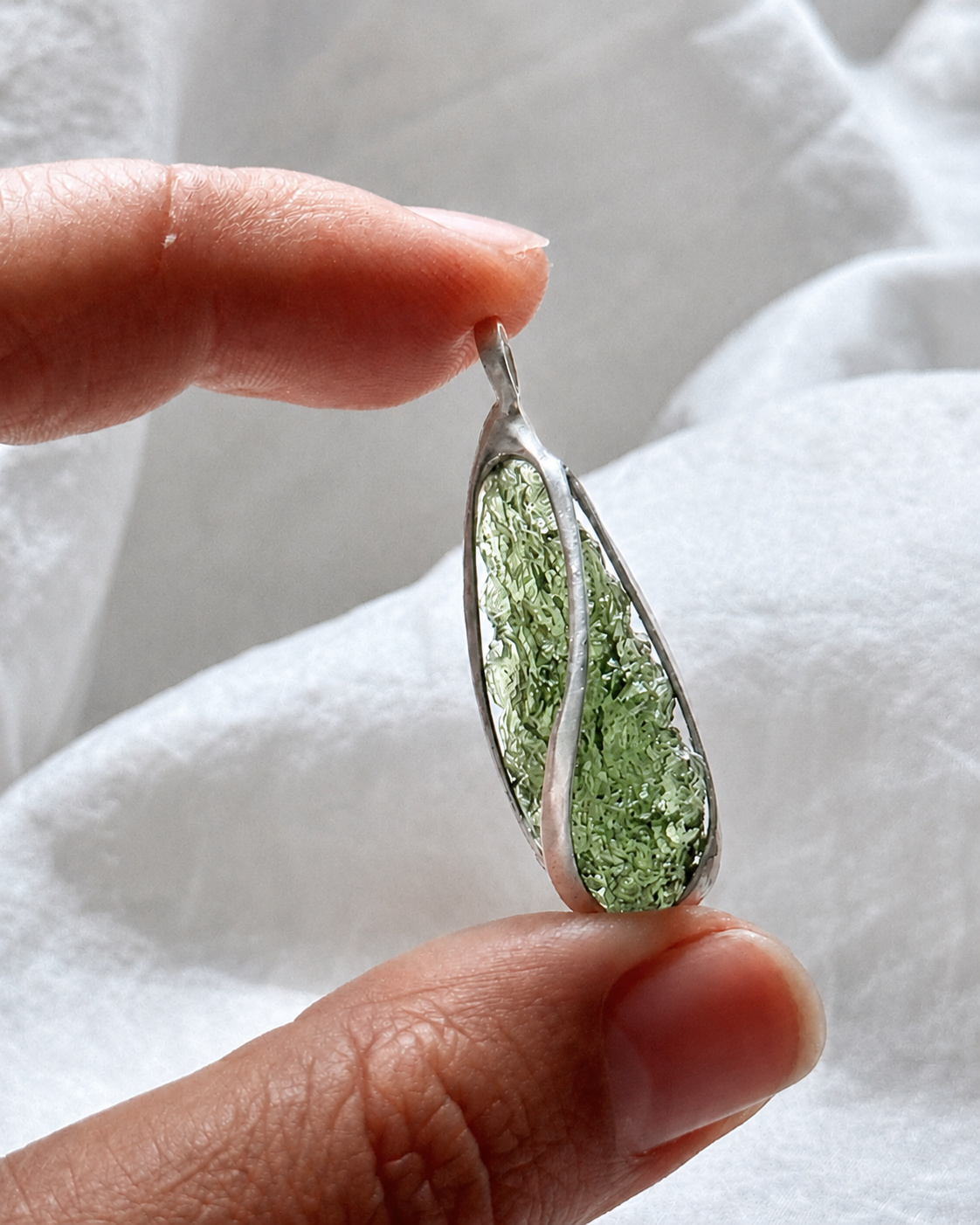 moldavite pendant featuring a 2.8 g from Nesměň, hand-set in a lead-free tin alloy