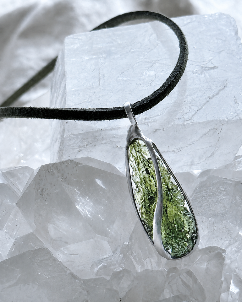 moldavite pendant featuring a 2.8 g from Nesměň, hand-set in a lead-free tin alloy
