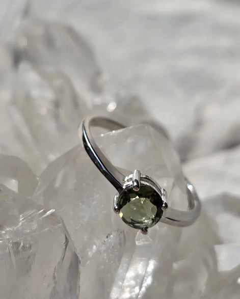 Faceted Moldavite ring from Chlum, set in sterling silver 925, US size 10