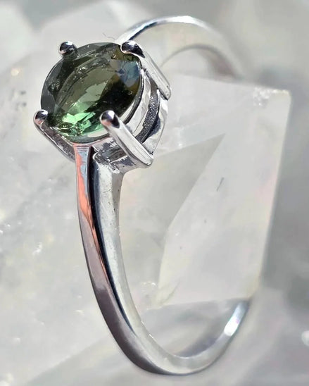 Faceted Moldavite ring from Chlum, set in sterling silver 925, US size 10