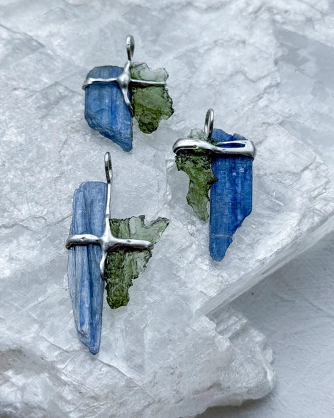 Moldavite and Kyanite pendant with transparent green Vrábče Moldavite.