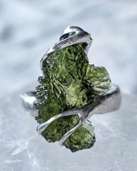 adjustable ring with a genuine 1.77 g raw moldavite from Nesměň in a lead-free tin setting