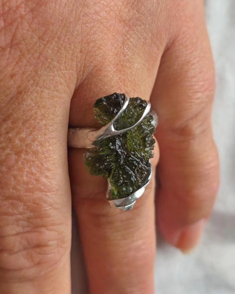 adjustable ring with a genuine 1.77 g raw moldavite from Nesměň in a lead-free tin setting