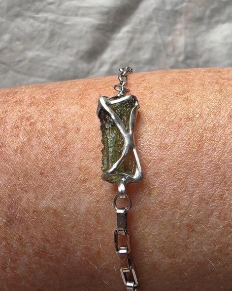 Transparent Chlum Moldavite bracelet with a square-link chain