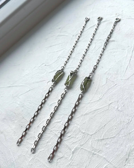 Transparent Chlum Moldavite bracelet with a square-link chain