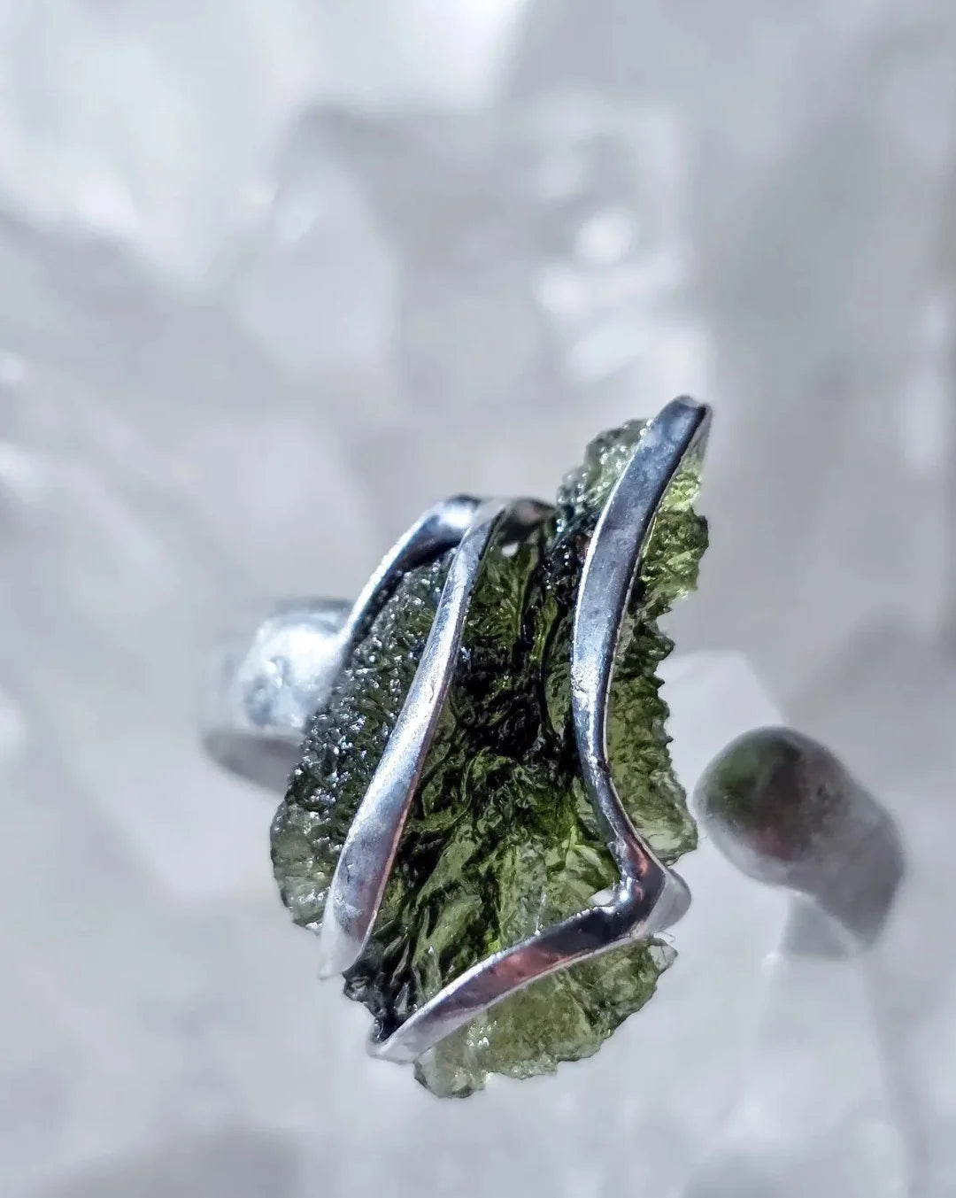 Adjustable ring with a genuine 1.23 g transparent green raw Moldavite from Chlum, Czech Republic, set in lead-free jewellery tin with silver admixture.
