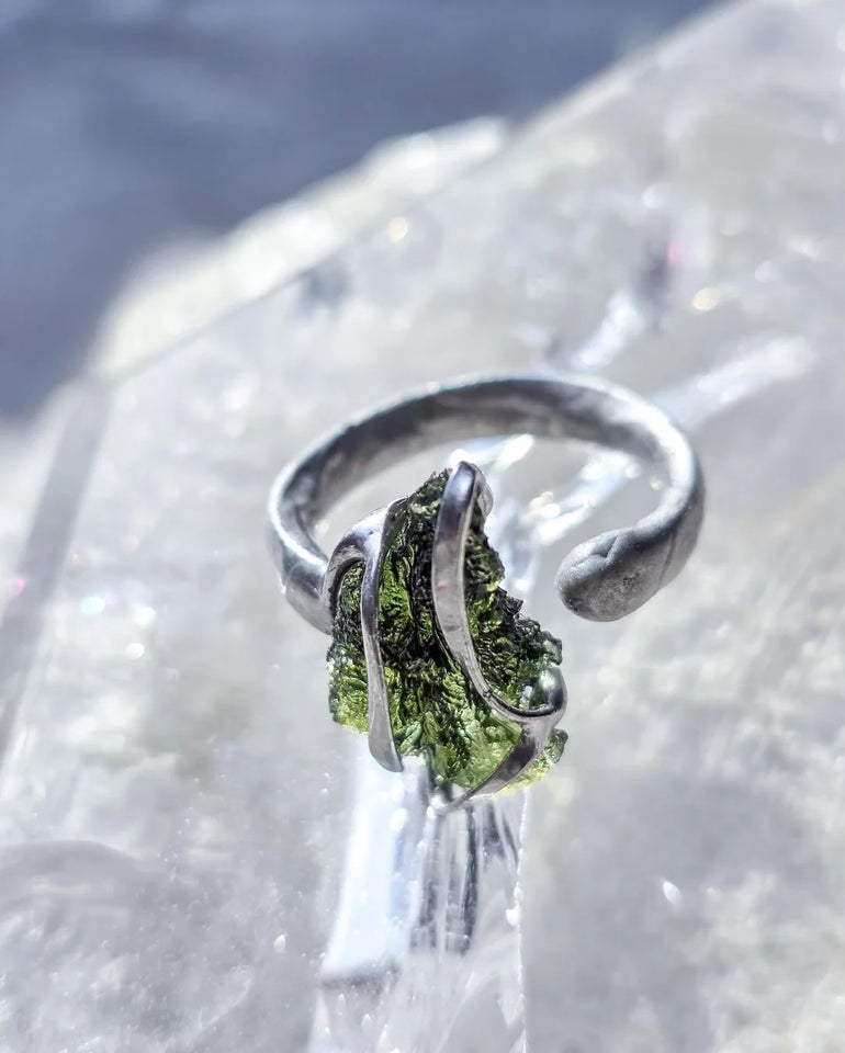 Adjustable ring with a genuine 1.23 g transparent green raw Moldavite from Chlum, Czech Republic, set in lead-free jewellery tin with silver admixture.
