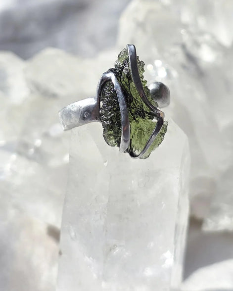 Adjustable ring with a genuine 1.23 g transparent green raw Moldavite from Chlum, Czech Republic, set in lead-free jewellery tin with silver admixture.

