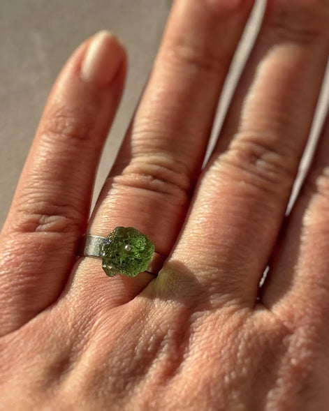 Free Size Moldavite Ring, Chlum, 0.80g