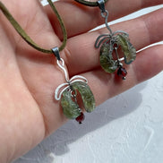 Moldavite & Garnet Pendant, Nesměň, 1.50g