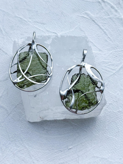 Raw Moldavite Pendant, Marouškovo Pole, 2.40g