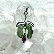 Moldavite & Garnet Pendant, Nesměň, 1.50g