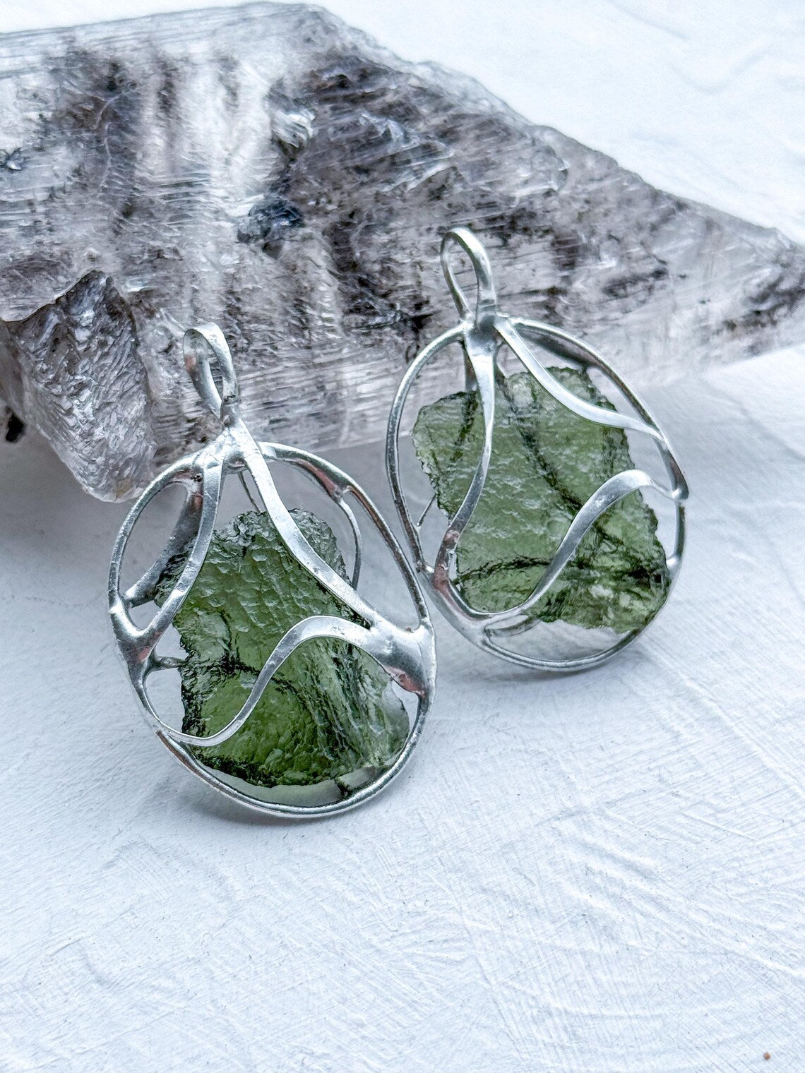 Raw Moldavite Pendant, Marouškovo Pole, 2.40g