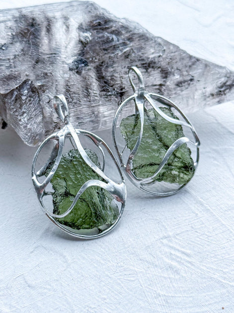 Raw Moldavite Pendant, Marouškovo Pole, 2.40g