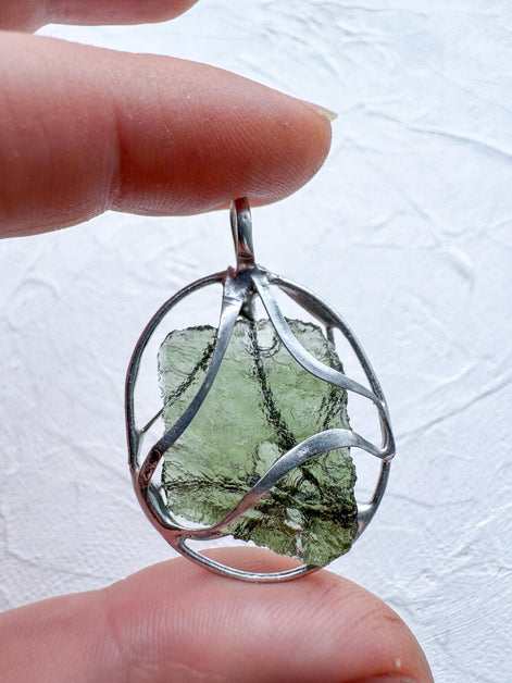 Raw Moldavite Pendant, Marouškovo Pole, 2.40g