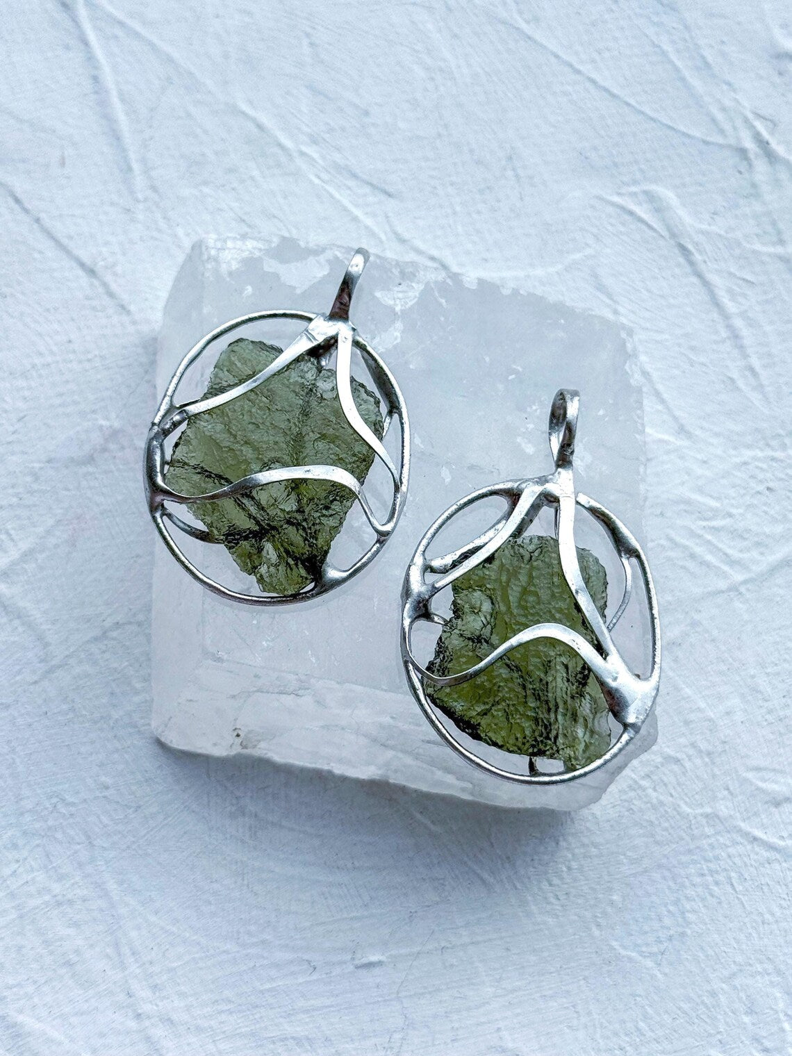 Raw Moldavite Pendant, Marouškovo Pole, 2.40g