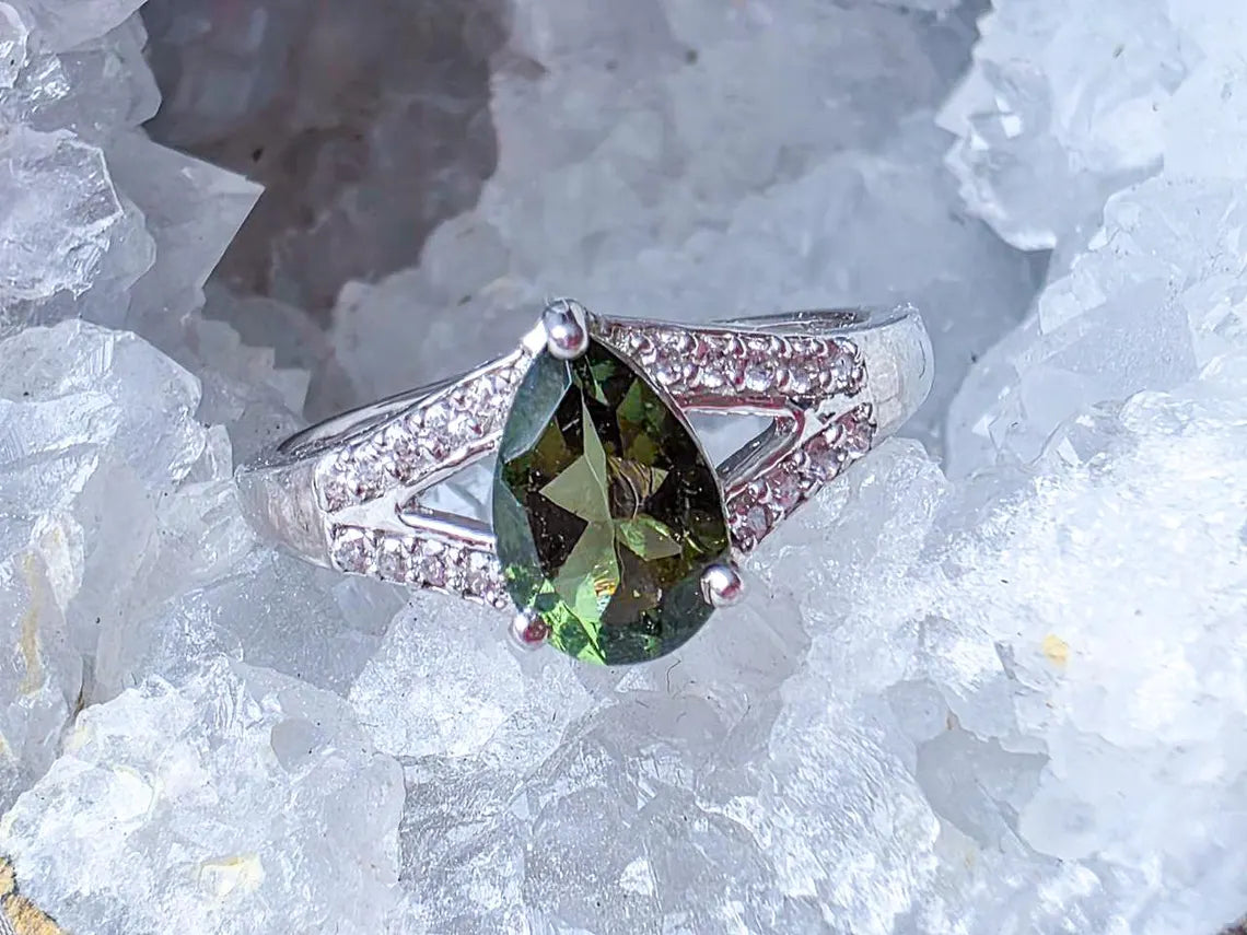 Elegant Faceted Cut Moldavite Ring, Chlum, 0.45g