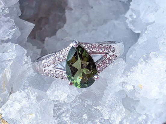 Elegant Faceted Cut Moldavite Ring, Chlum, 0.45g