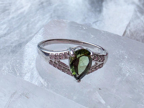 Elegant Faceted Cut Moldavite Ring, Chlum, 0.45g