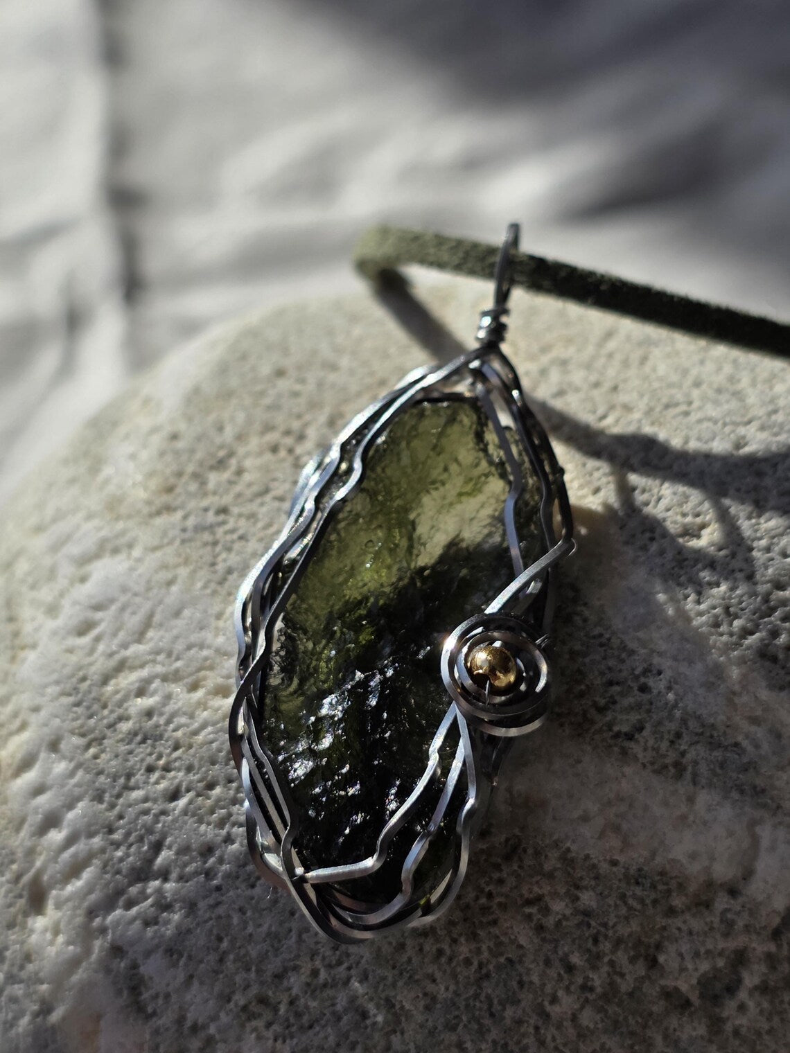 Raw Moldavite Pendant, Maruškovo Pole, 2.20g