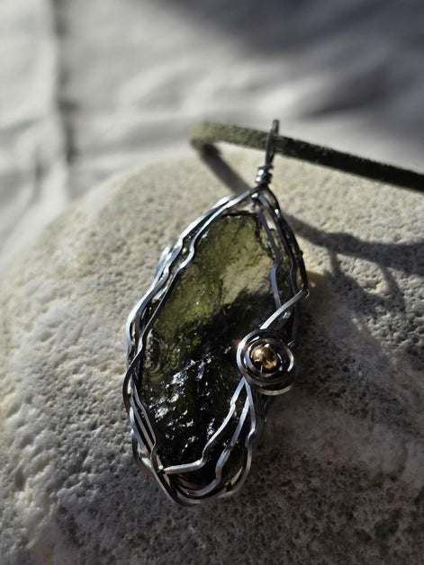 Raw Moldavite Pendant, Maruškovo Pole, 2.20g