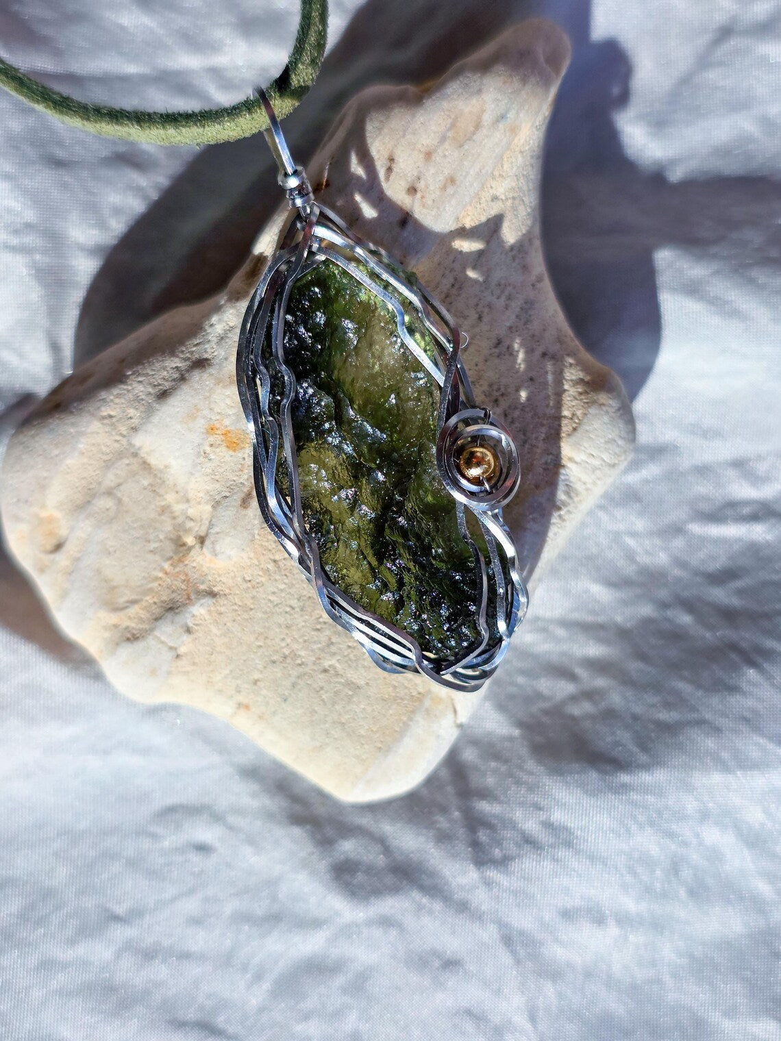 Raw Moldavite Pendant, Maruškovo Pole, 2.20g