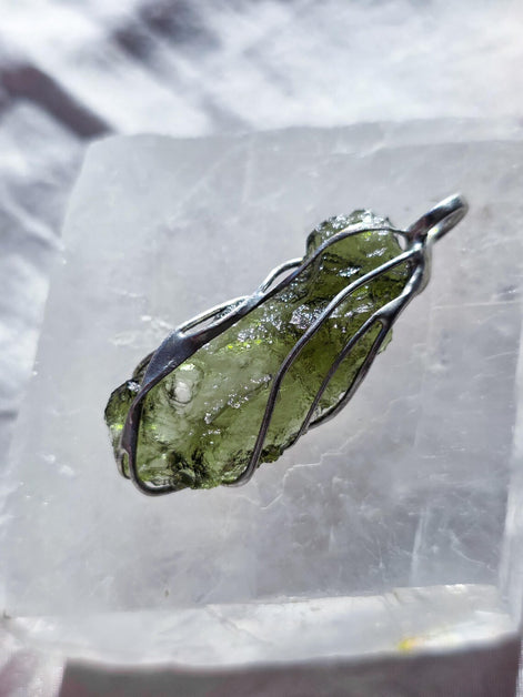 Raw Moldavite Pendant, Vrábče, 2.86g