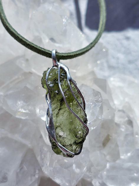 Raw Moldavite Pendant, Vrábče, 2.86g