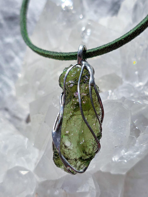 Raw Moldavite Pendant, Vrábče, 2.86g