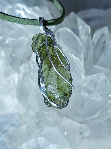 Raw Moldavite Pendant, Vrábče, 2.86g