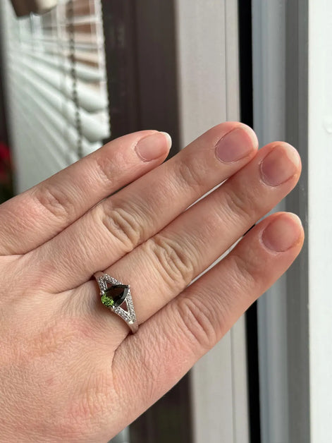 Elegant Faceted Cut Moldavite Ring, Chlum, 0.45g