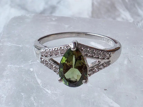 Elegant Faceted Cut Moldavite Ring, Chlum, 0.45g
