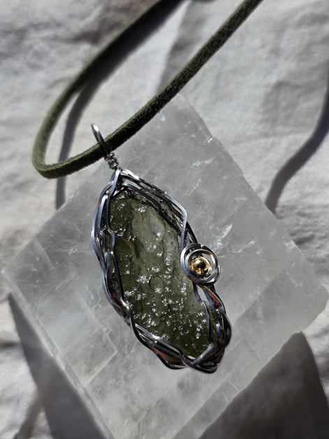 Raw Moldavite Pendant, Maruškovo Pole, 2.20g