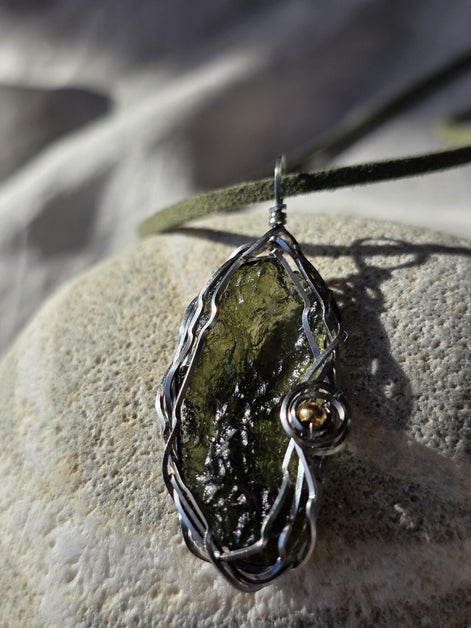 Raw Moldavite Pendant, Maruškovo Pole, 2.20g